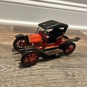 Vintage Tin Car Lever Action Red Ford T-1909 Made In Japan Toy Car Collectible